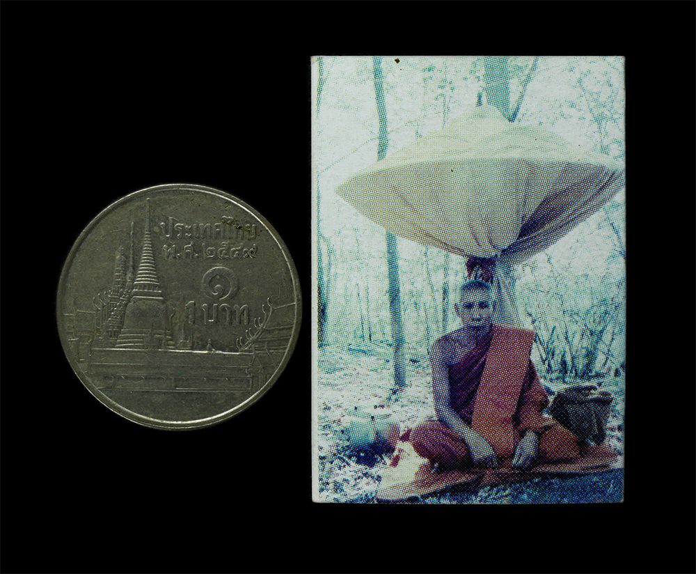 21Jul24 (248)dp.jpg - รูปออกธุดงค์ ปักกลด หลวงพ่อโทน กันตสีโล ปี2549 ที่ระลักในงานเททองหล่อพระประธาน พระอุโบสถ วัดเขาน้อยคีรีวัน ต.คลองกิ่ว อ.บ้านบึง จ.ชลบุรี หลวงปู่โทน กั [..] | https://kamulet.in.th